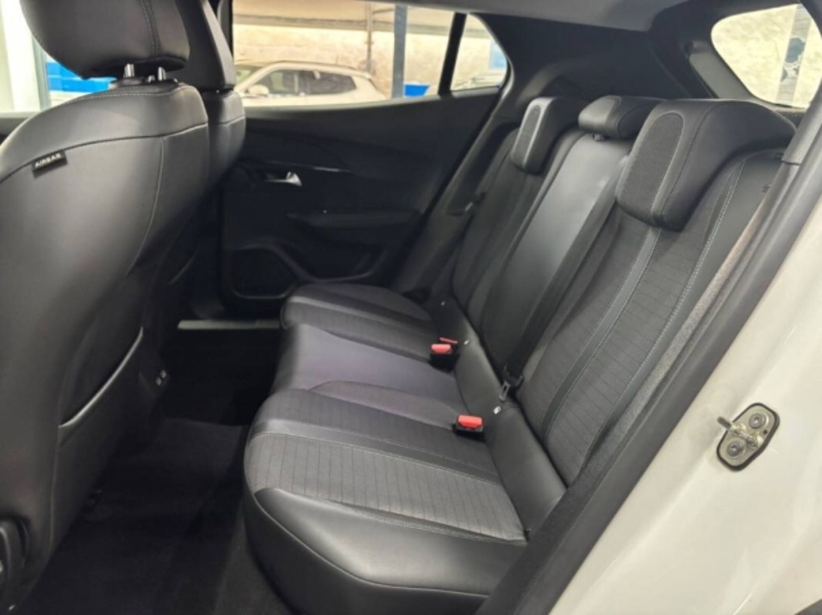 Peugeot 2008 PureTech 100 S&S Allure Pack (15)