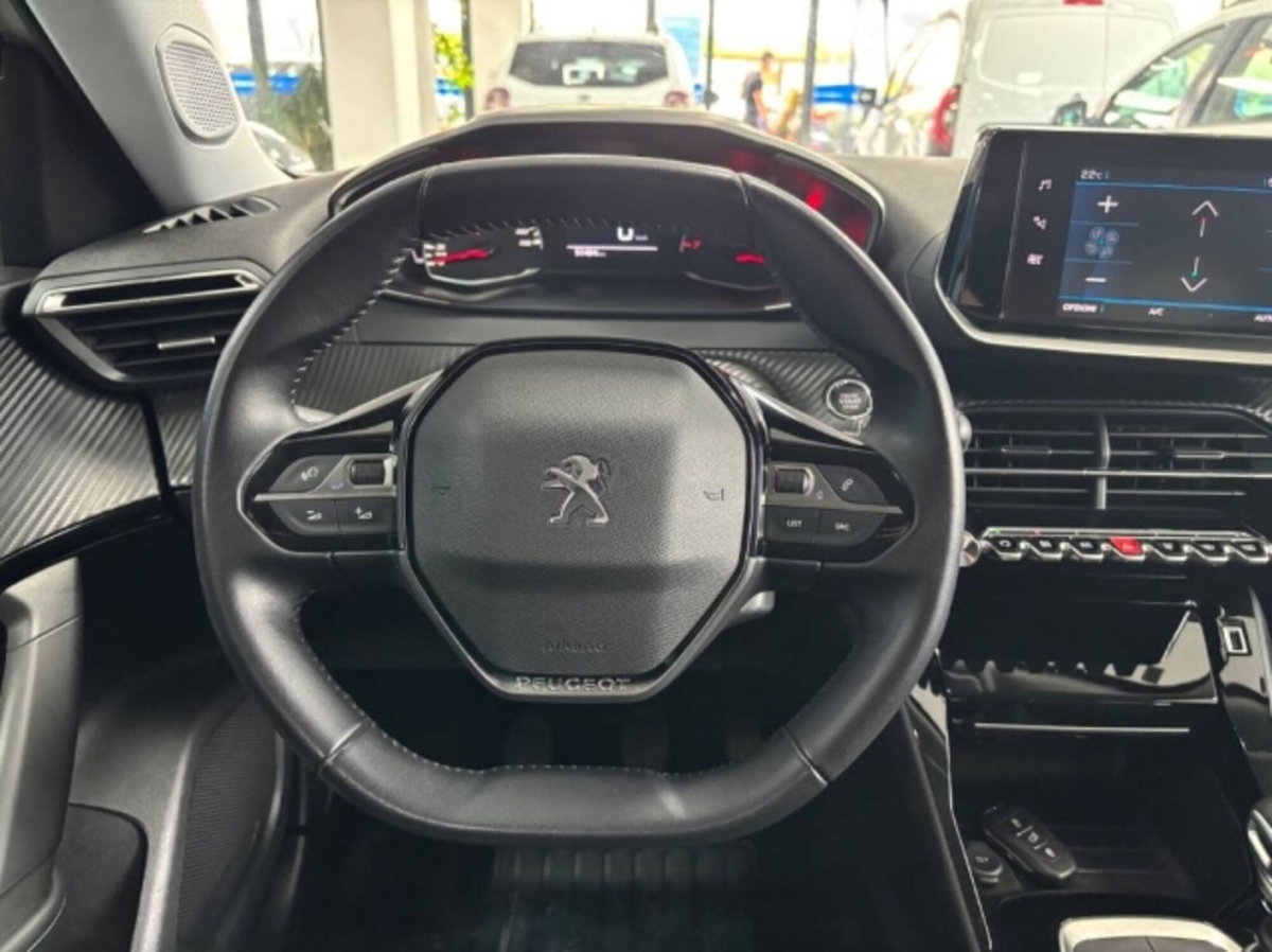 Peugeot 2008 PureTech 100 S&S Allure Pack (17)