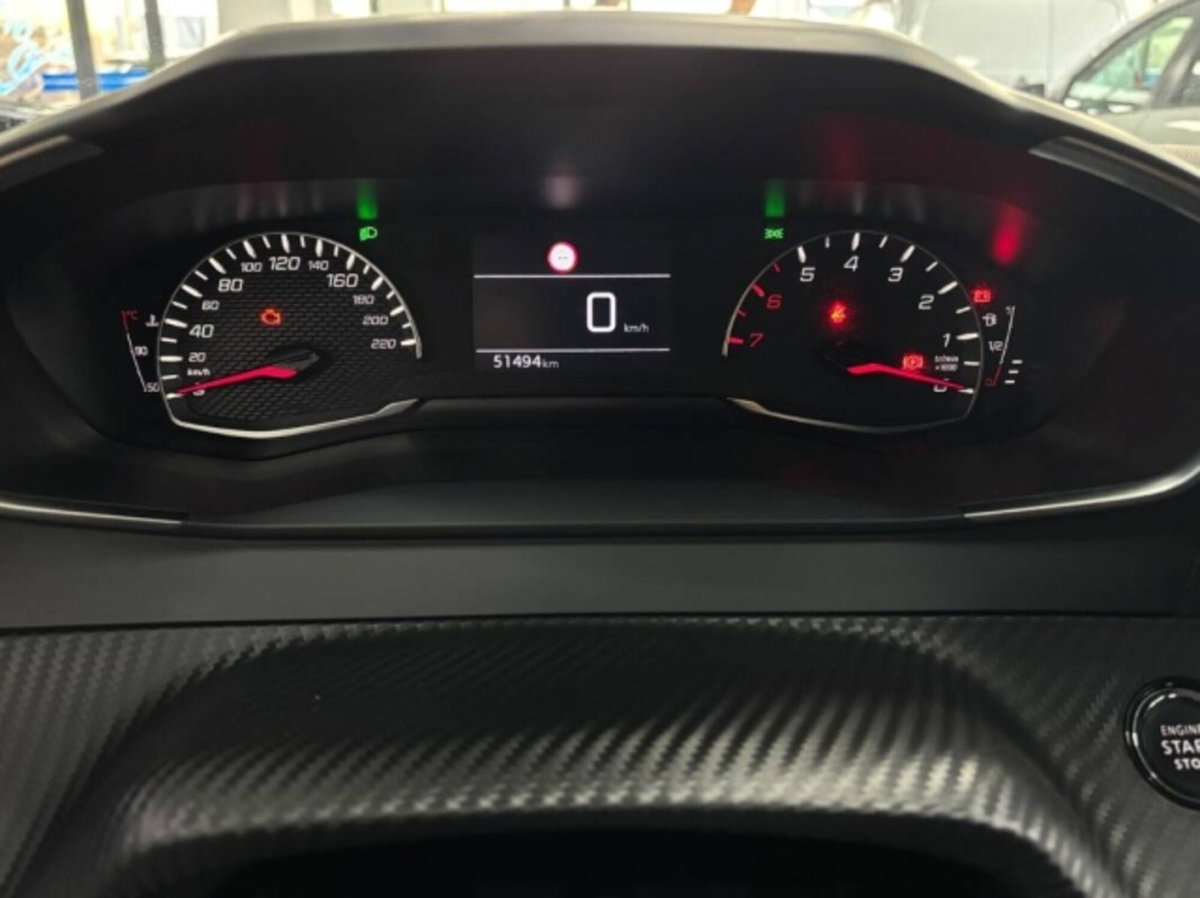 Peugeot 2008 PureTech 100 S&S Allure Pack (18)