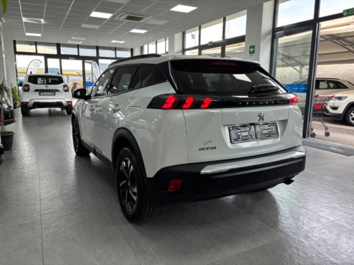 Peugeot 2008 PureTech 100 S&S Allure Pack (4)