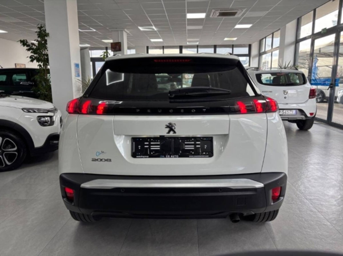 Peugeot 2008 PureTech 100 S&S Allure Pack (5)