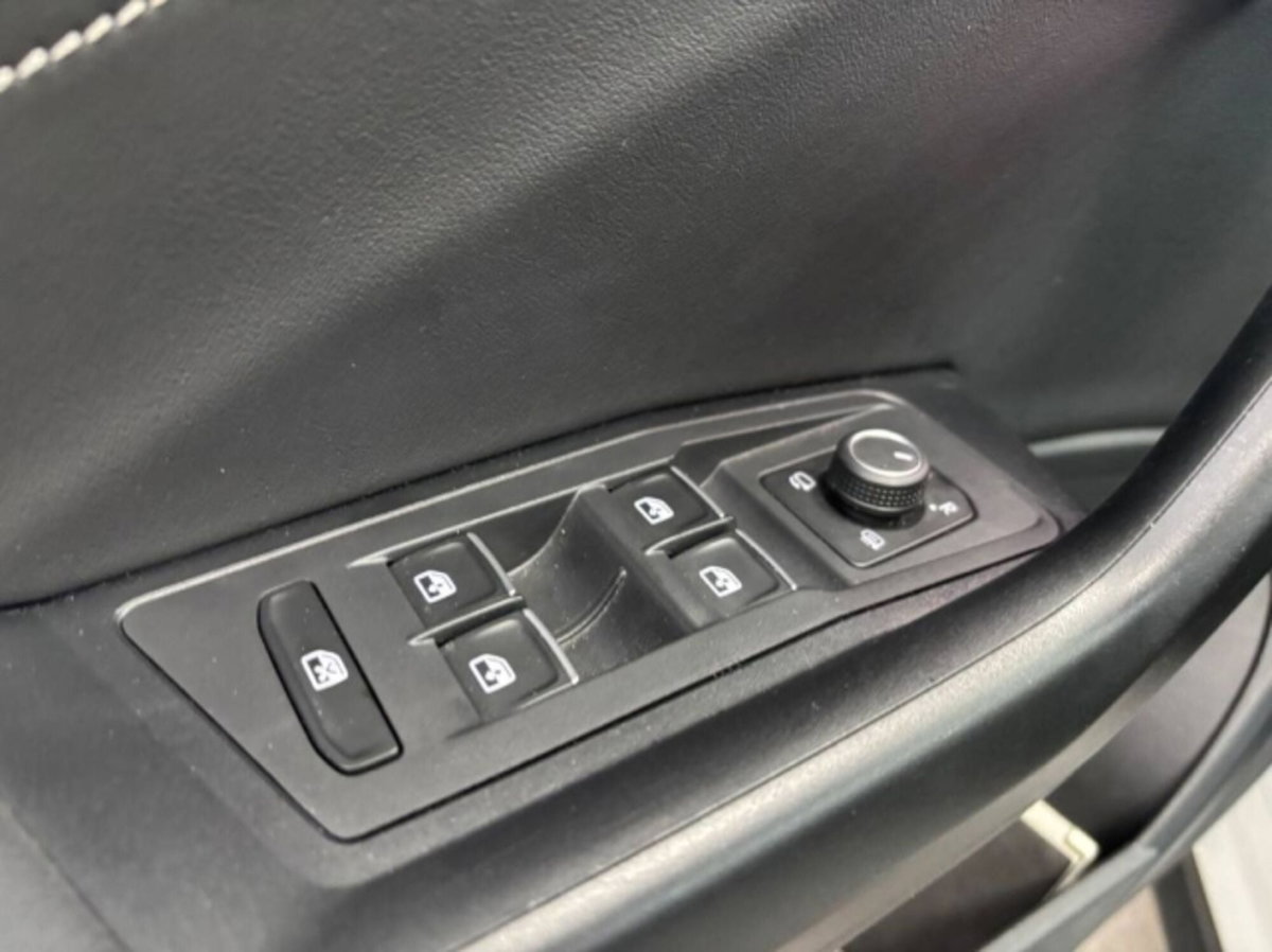 Volkswagen T-Roc 2.0 tdi Style 115cv (13)