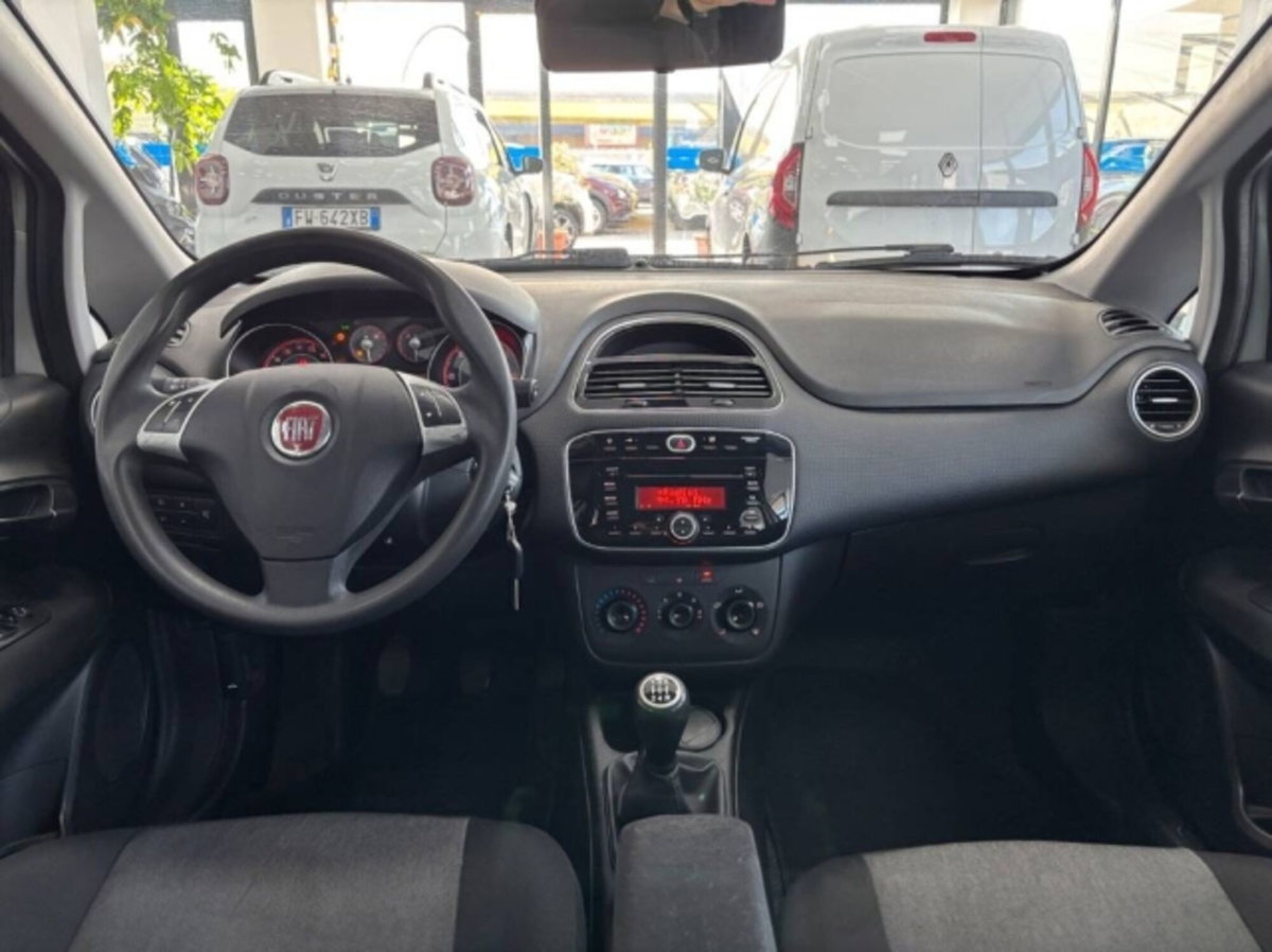 Fiat Punto 1.3 MJT II 75 CV 5 porte Young (11)