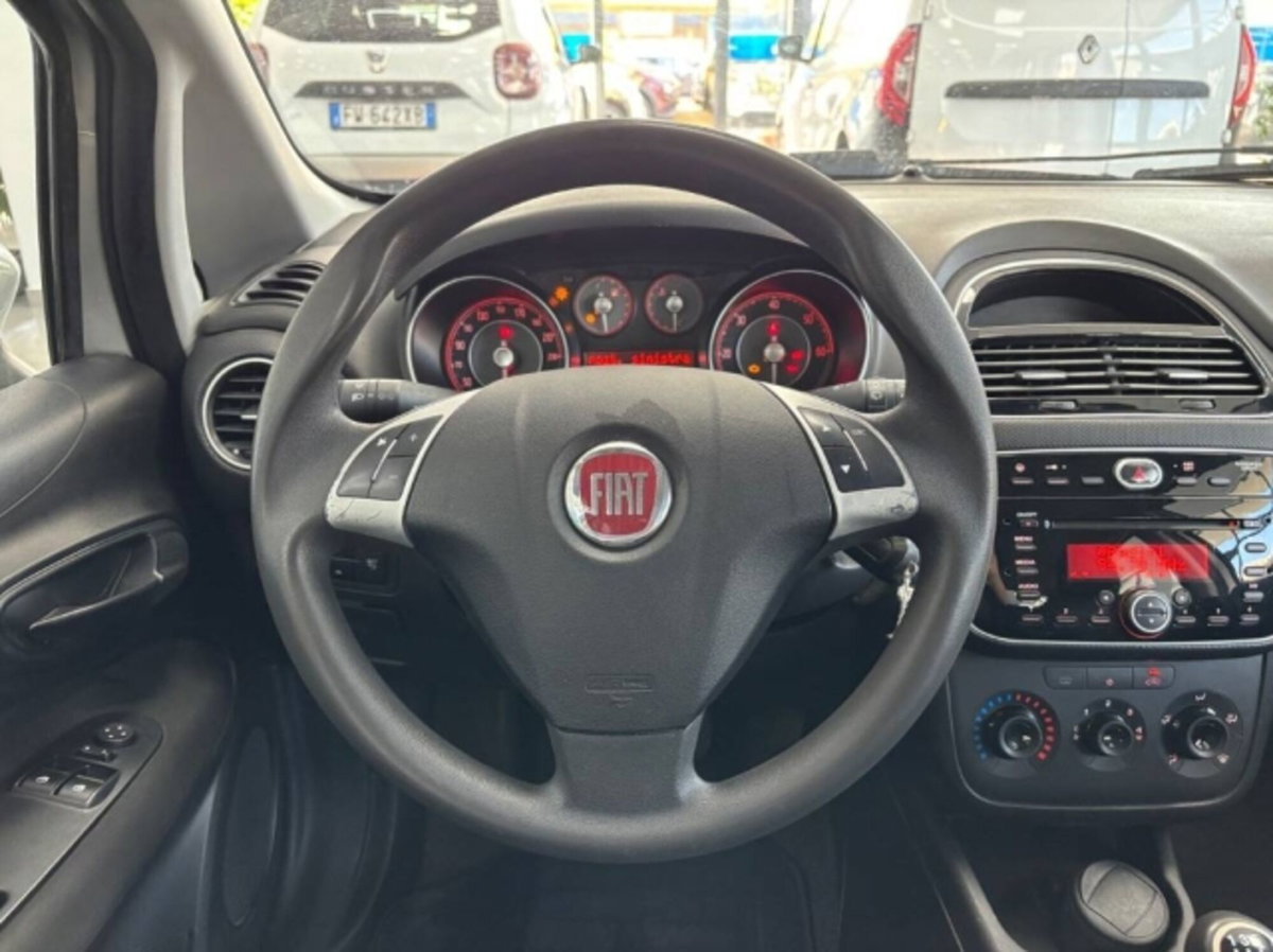 Fiat Punto 1.3 MJT II 75 CV 5 porte Young (12)