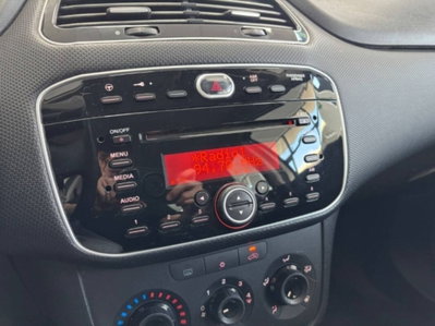 Fiat Punto 1.3 MJT II 75 CV 5 porte Young (14)