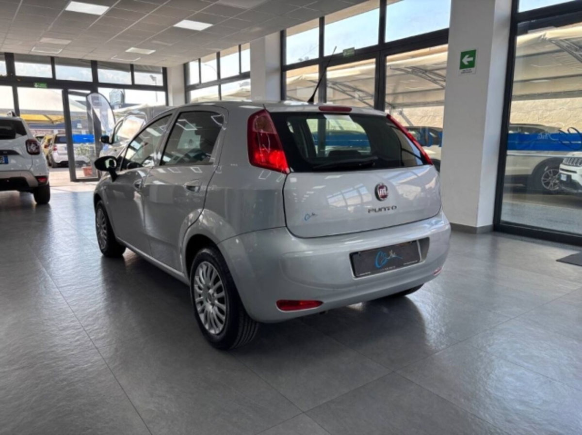 Fiat Punto 1.3 MJT II 75 CV 5 porte Young (4)