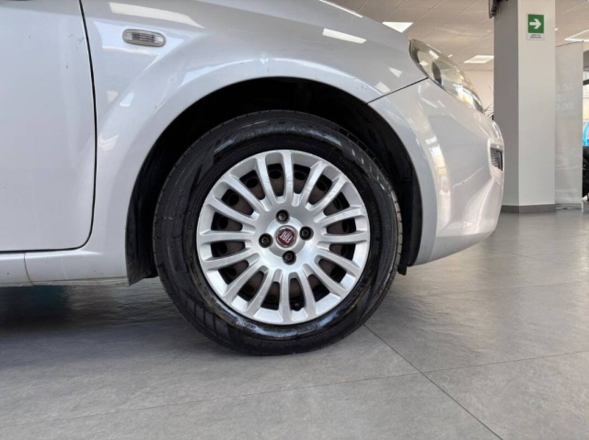 Fiat Punto 1.3 MJT II 75 CV 5 porte Young (7)