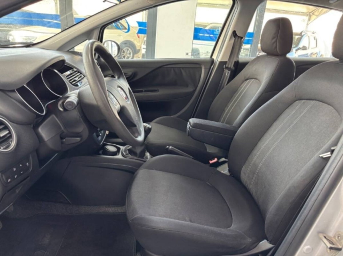 Fiat Punto 1.3 MJT II 75 CV 5 porte Young (9)