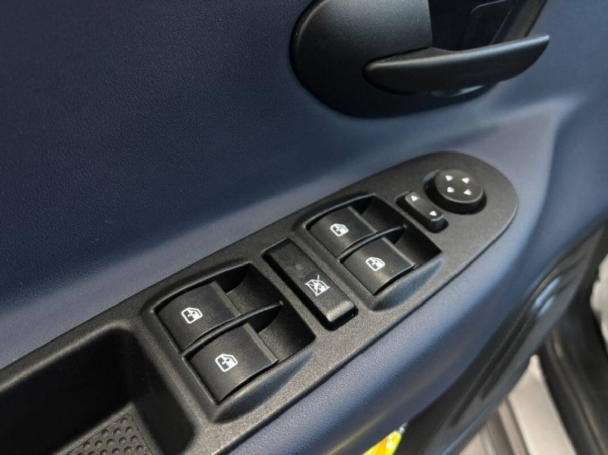 Lancia Ypsilon 1.0 FireFly 5 porte S&S Hybrid Silver Plus (10)