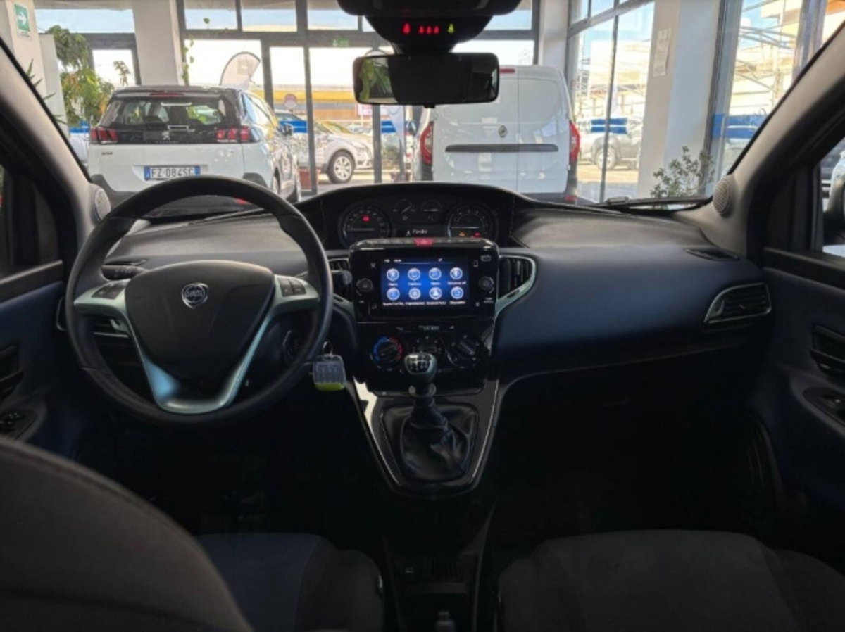 Lancia Ypsilon 1.0 FireFly 5 porte S&S Hybrid Silver Plus (13)