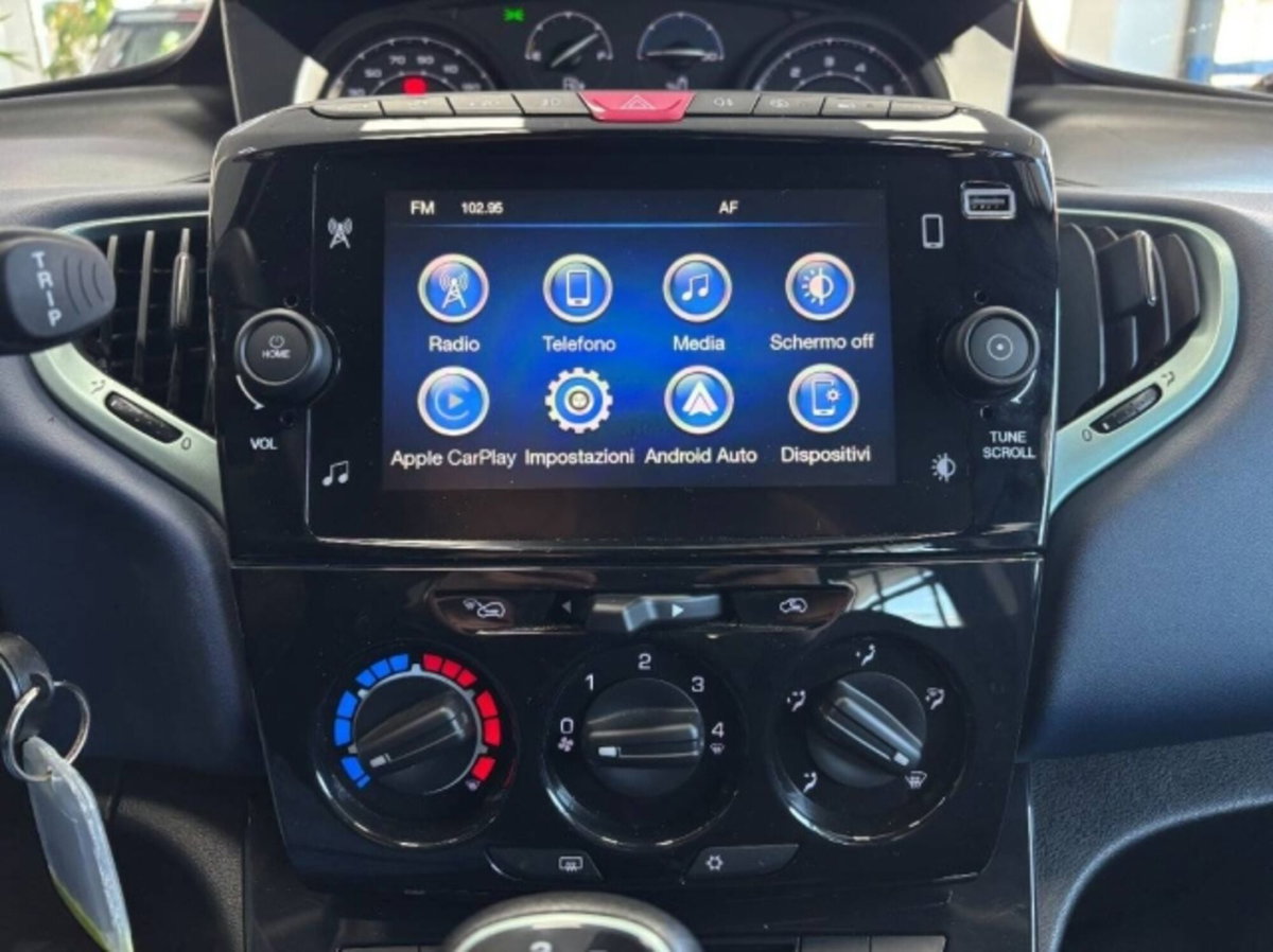 Lancia Ypsilon 1.0 FireFly 5 porte S&S Hybrid Silver Plus (16)