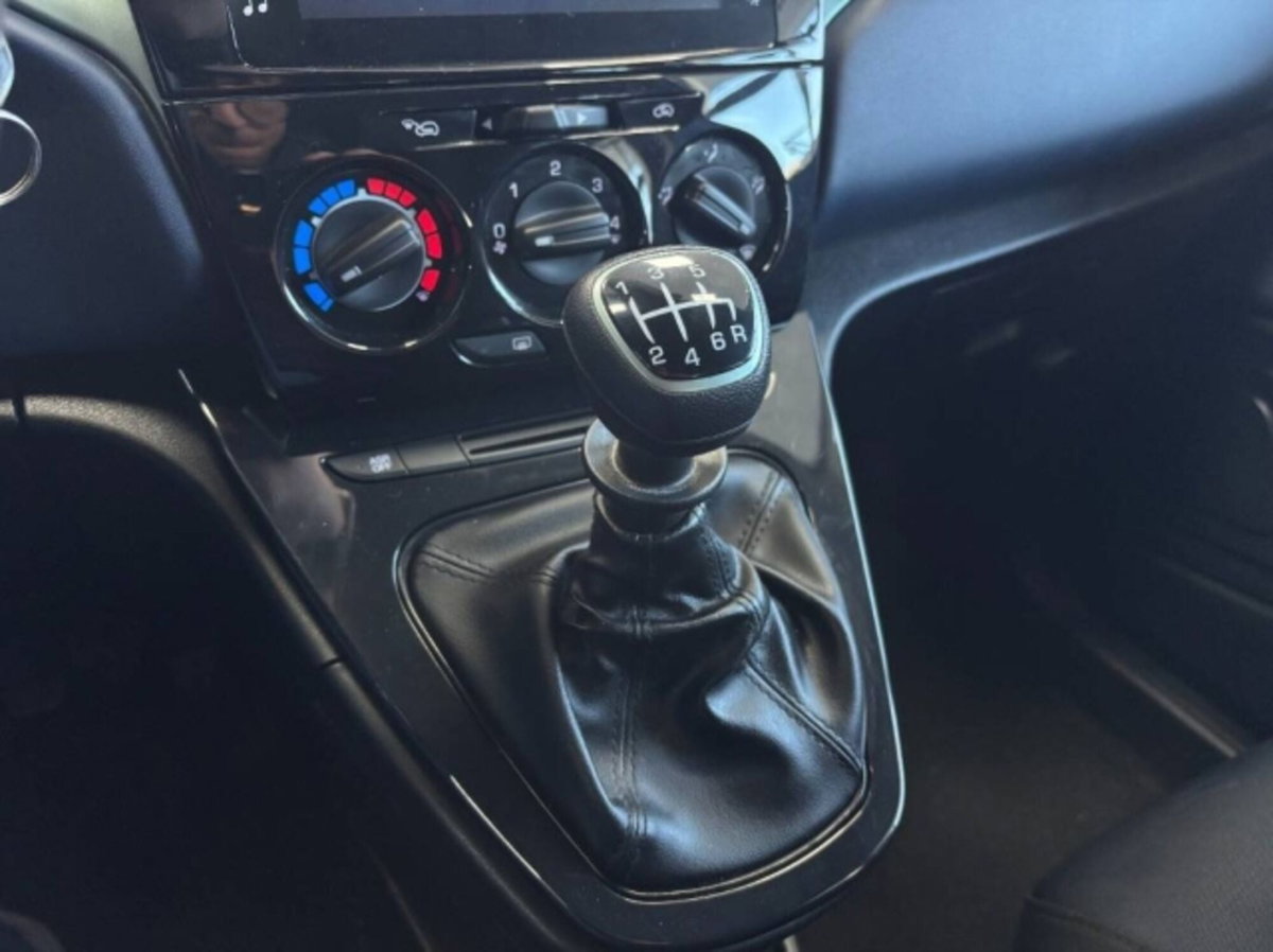 Lancia Ypsilon 1.0 FireFly 5 porte S&S Hybrid Silver Plus (17)