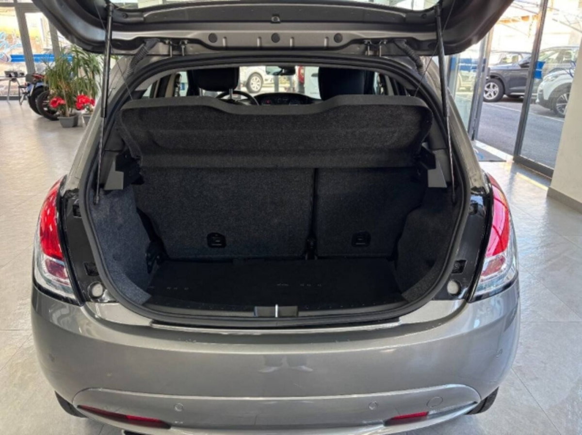 Lancia Ypsilon 1.0 FireFly 5 porte S&S Hybrid Silver Plus (9)