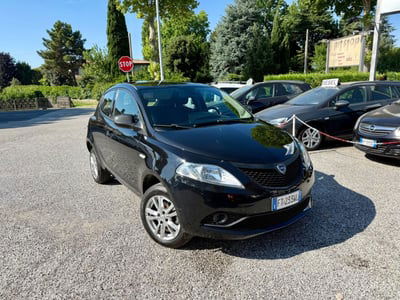 Lancia Ypsilon 0.9 TwinAir 85 CV 5 porte Metano Ecochic Silver usata