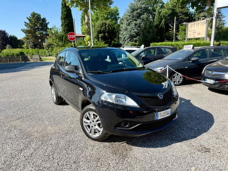 Lancia Ypsilon 0.9 TwinAir 85 CV 5 porte Metano Ecochic Silver