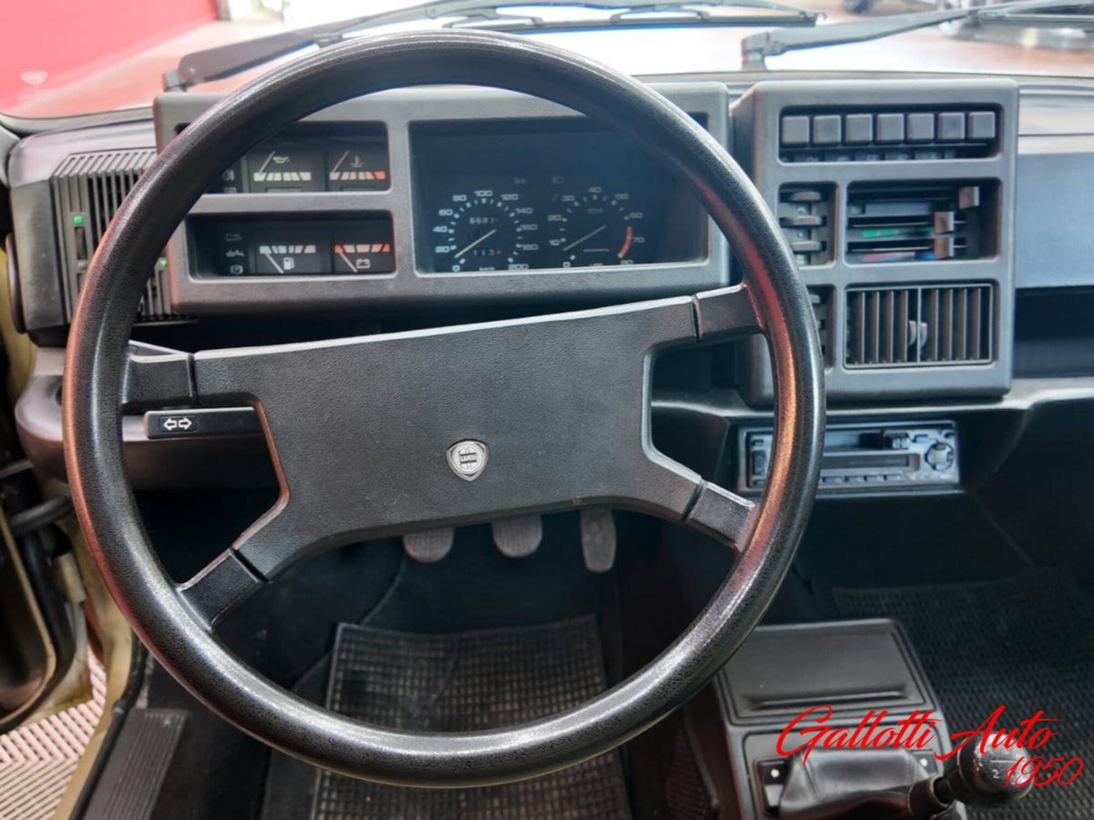 Lancia Delta LX (10)