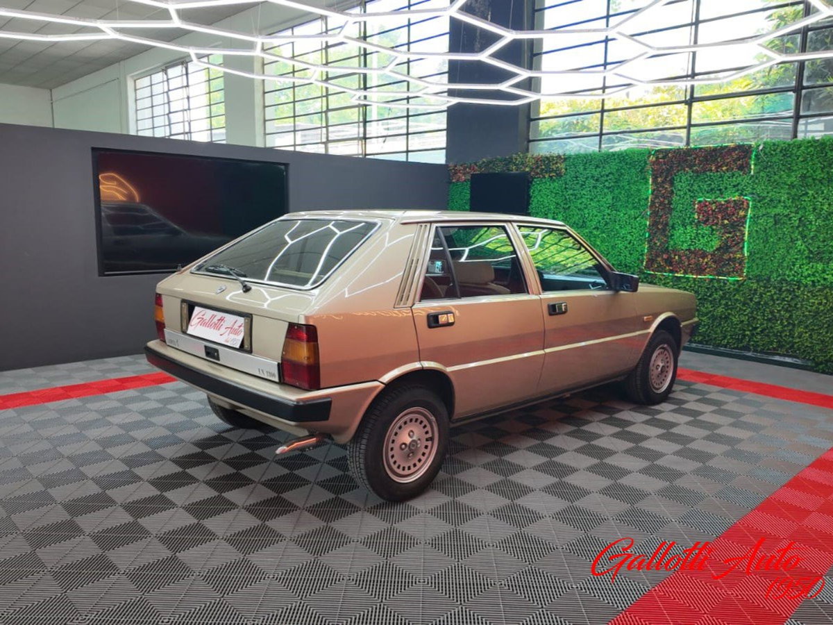 Lancia Delta LX (4)
