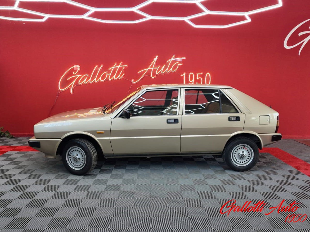 Lancia Delta LX (7)