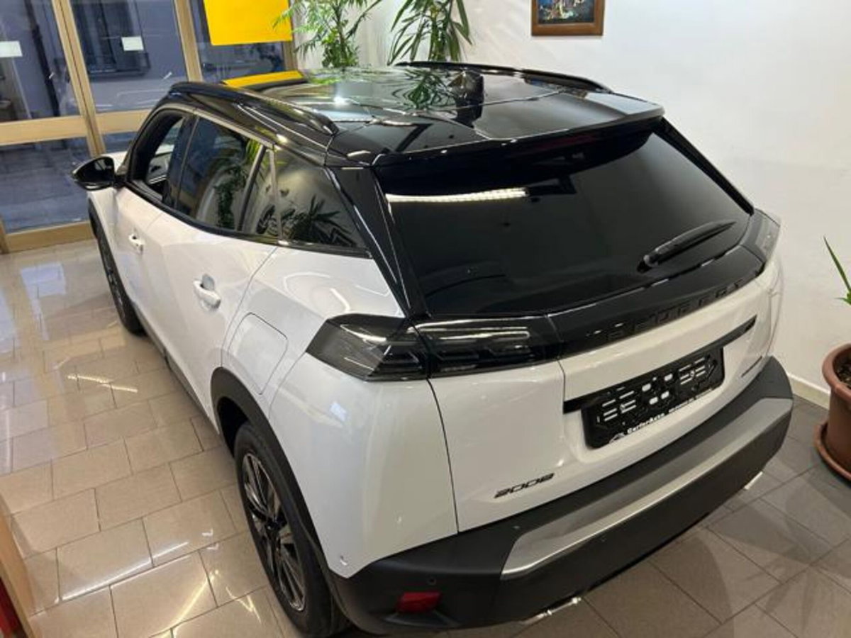 Peugeot 2008 50 kWh GT (3)