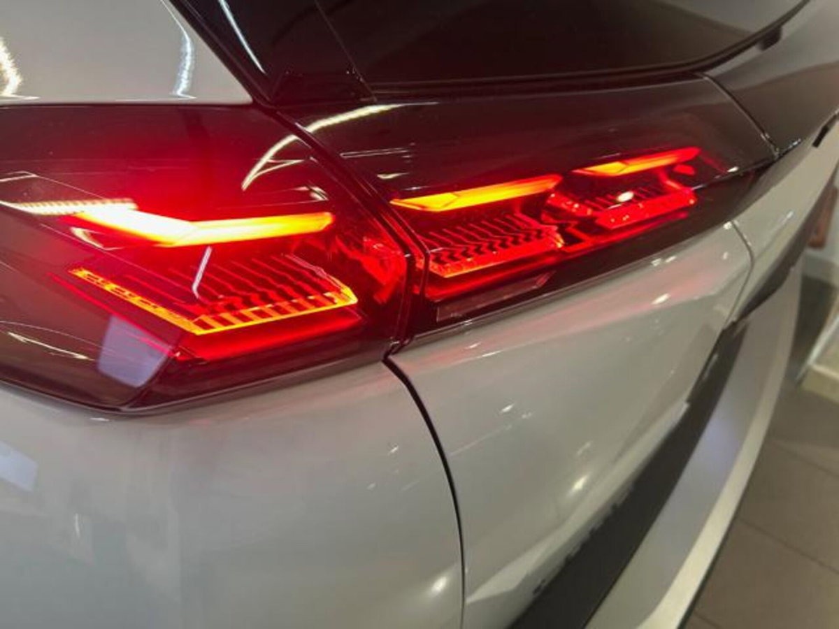 Peugeot 2008 50 kWh GT (4)