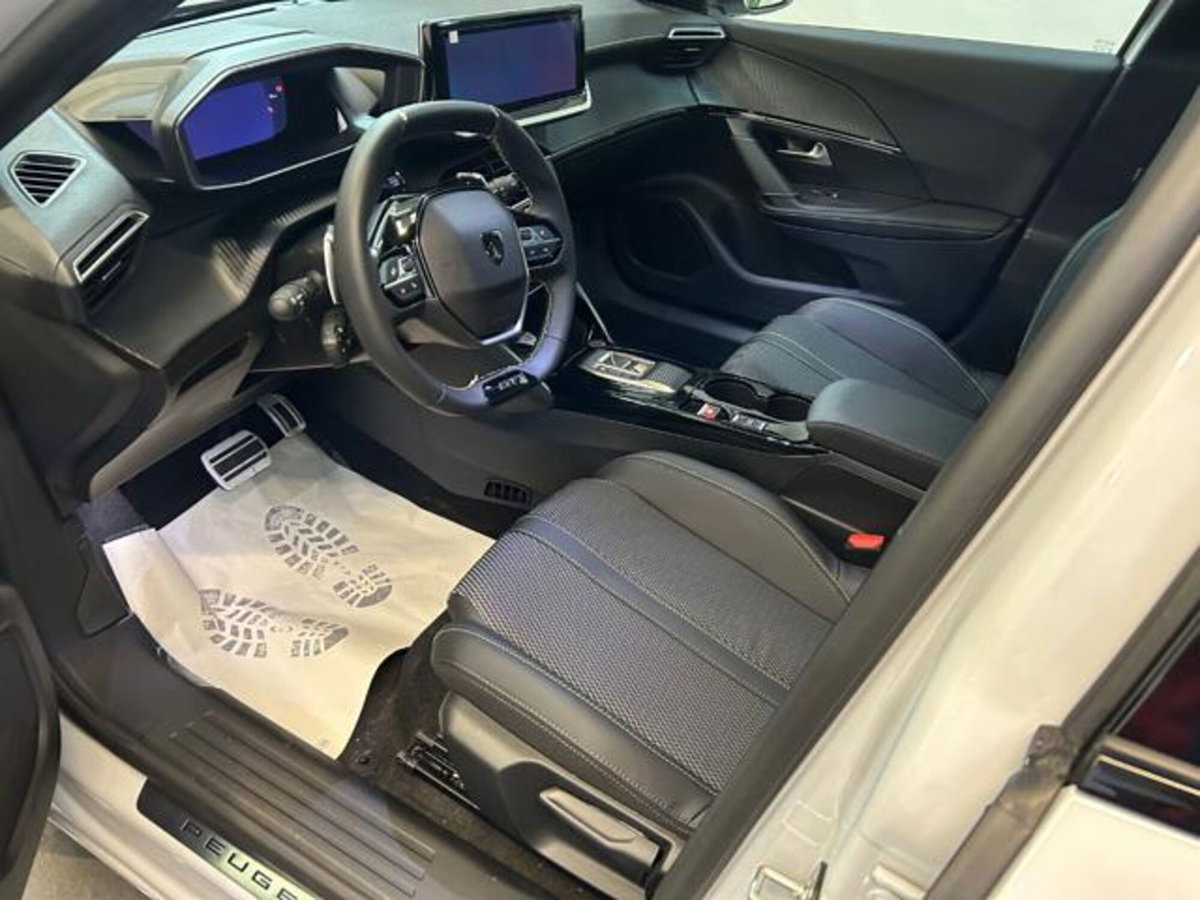 Peugeot 2008 50 kWh GT (7)