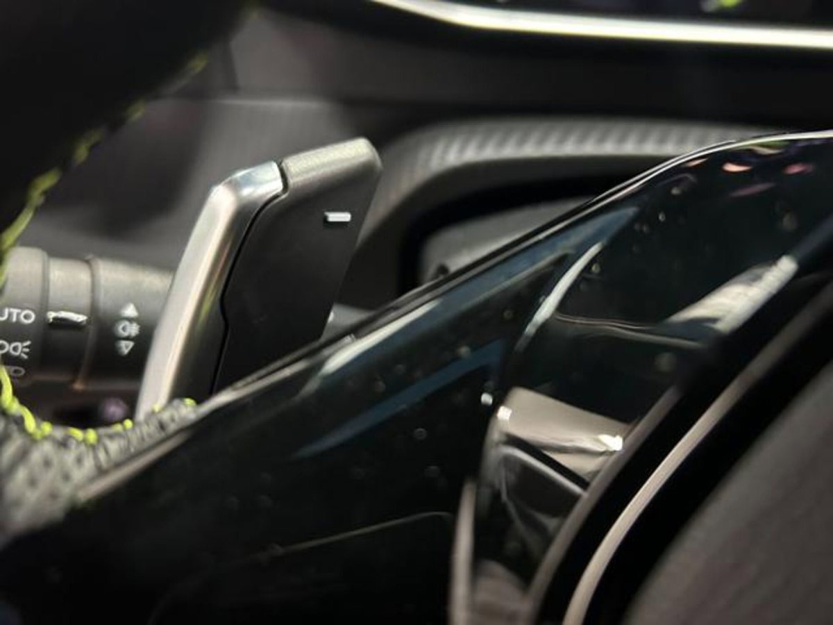 Peugeot 2008 50 kWh GT (12)