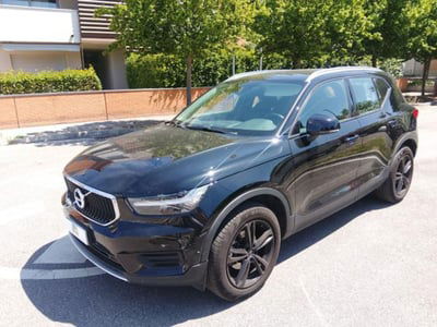 Volvo XC40 T2 Geartronic Momentum Pro usata