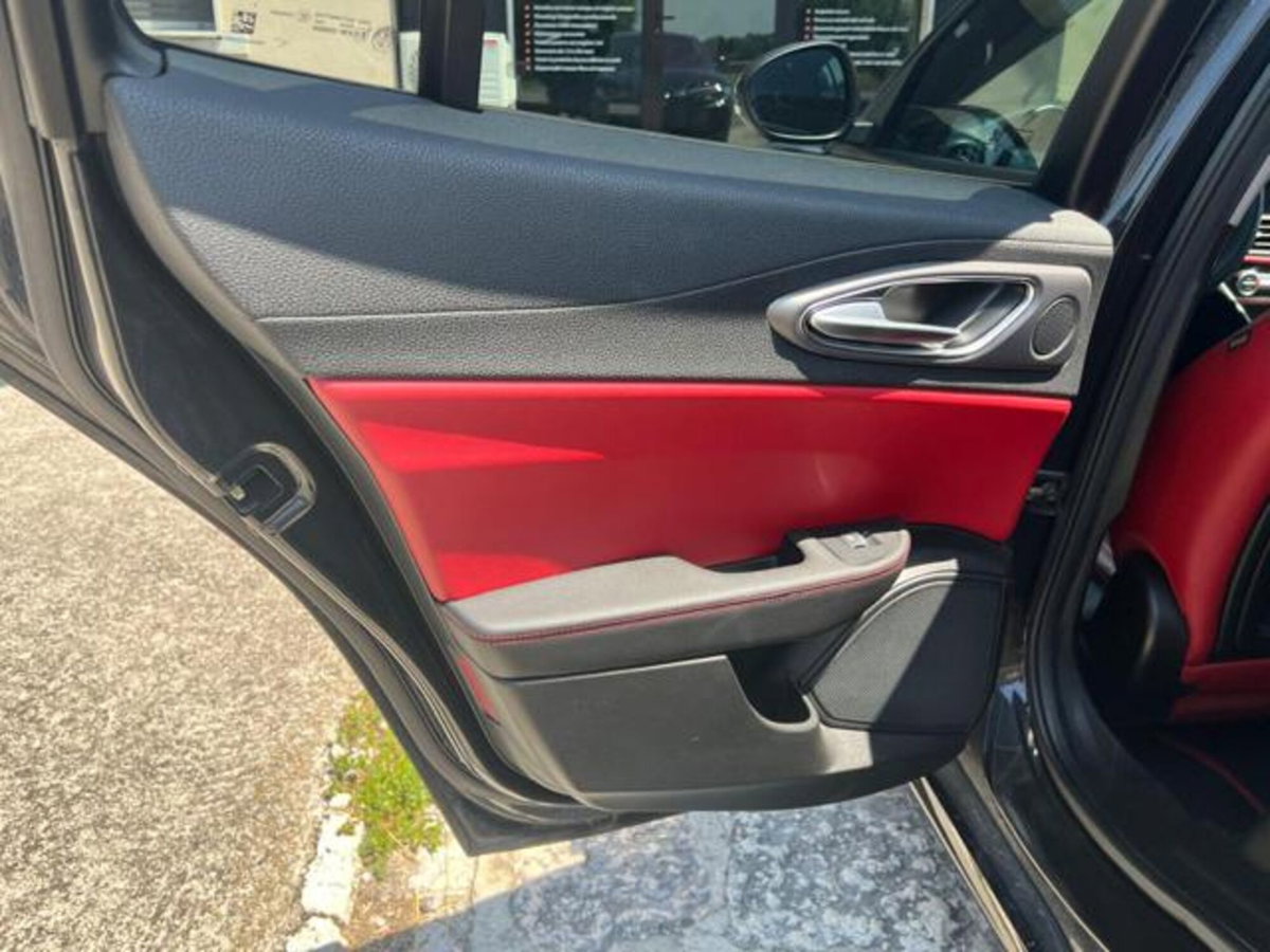 Alfa Romeo Giulia 2.2 Turbodiesel 180 CV AT8 Super (16)