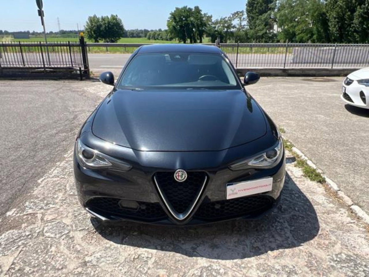 Alfa Romeo Giulia 2.2 Turbodiesel 180 CV AT8 Super (2)