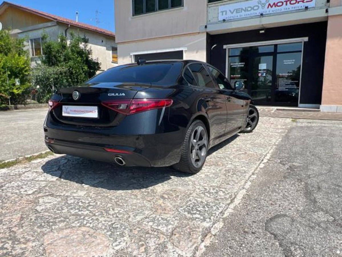 Alfa Romeo Giulia 2.2 Turbodiesel 180 CV AT8 Super (4)