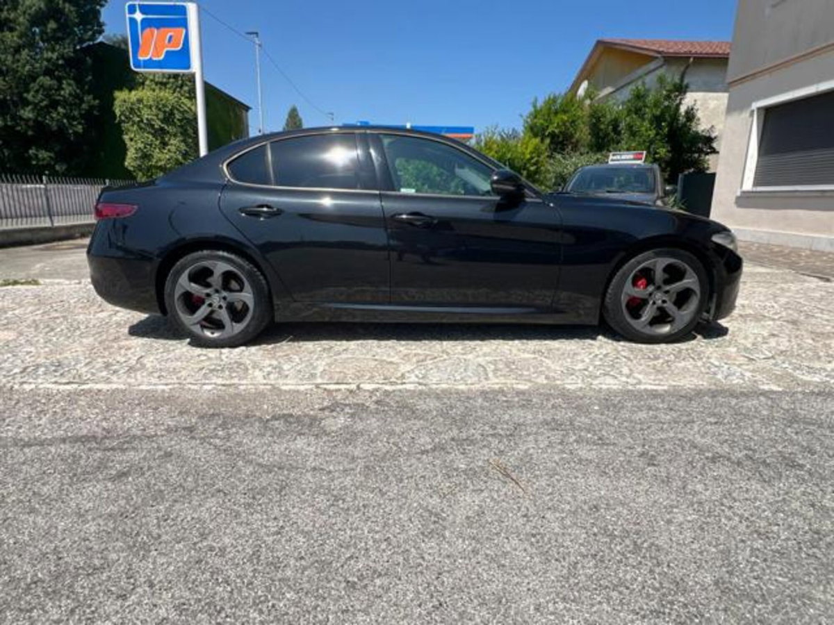 Alfa Romeo Giulia 2.2 Turbodiesel 180 CV AT8 Super (9)