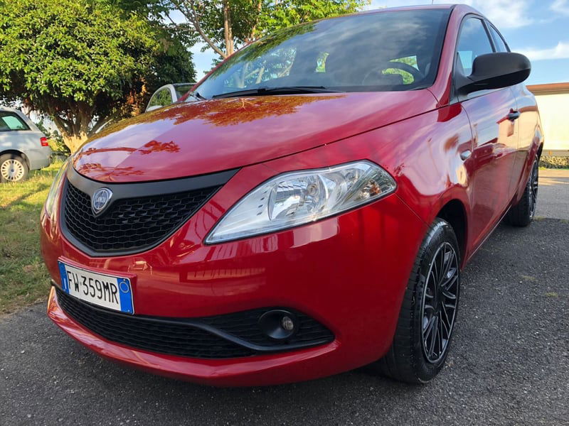 Lancia Ypsilon 1.2 69 CV 5 porte Gold