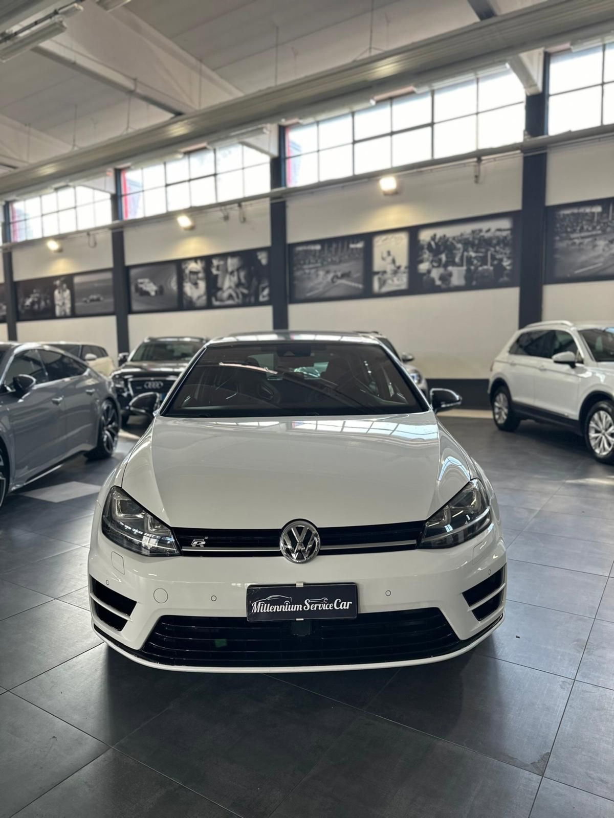 Volkswagen Golf 2.0 TSI 4mot. DSG 5p. R (2)