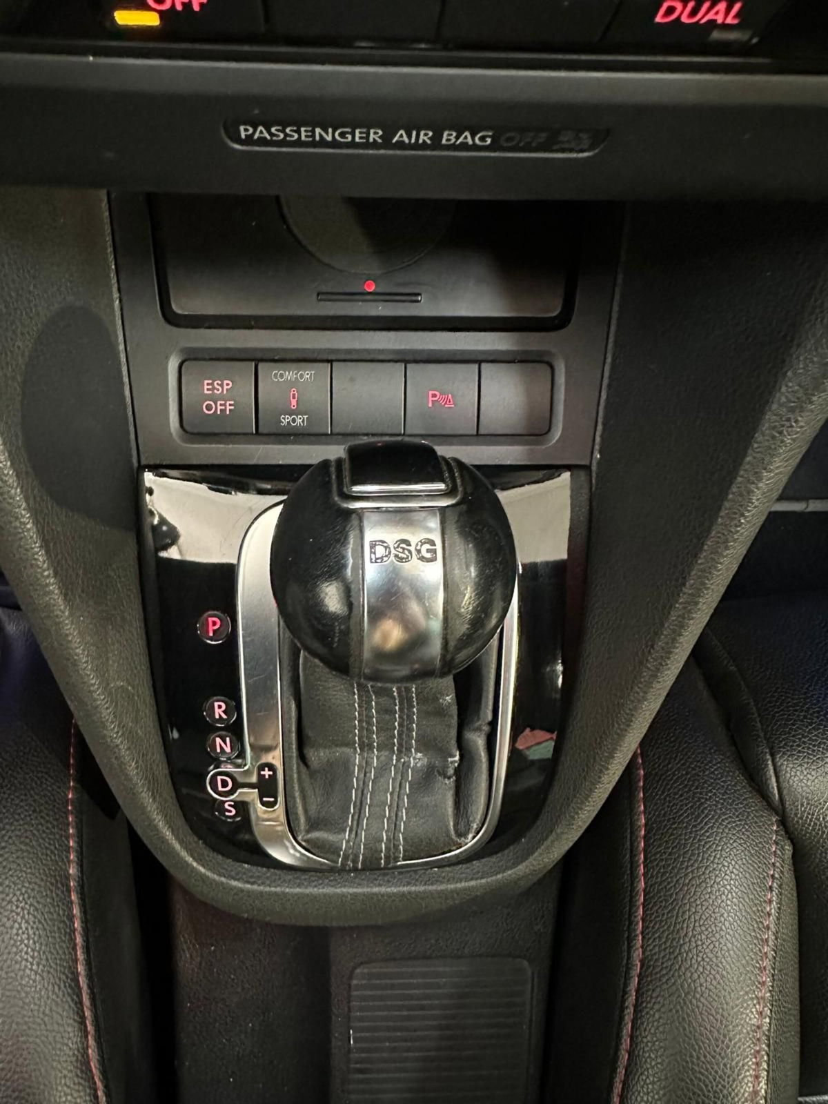 Volkswagen Golf 2.0 TSI 4mot. DSG 5p. R (18)