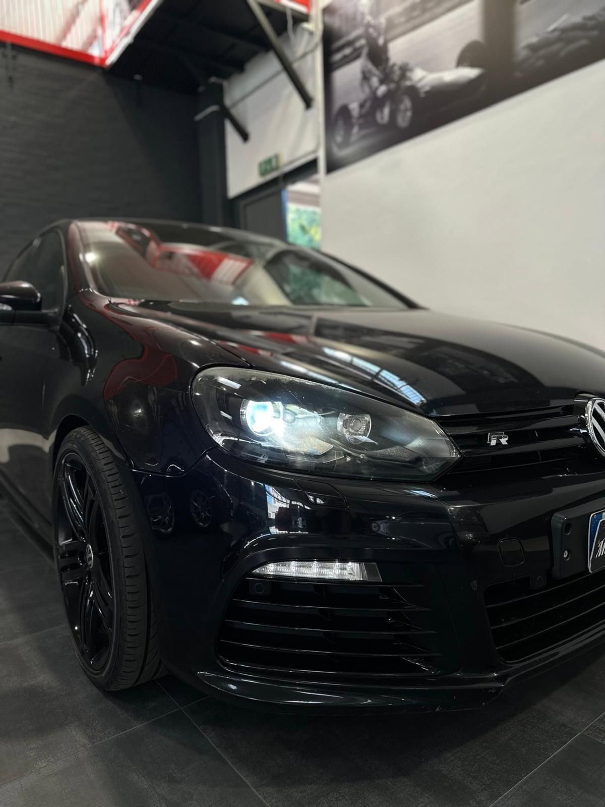 Volkswagen Golf 2.0 TSI 4mot. DSG 5p. R (2)