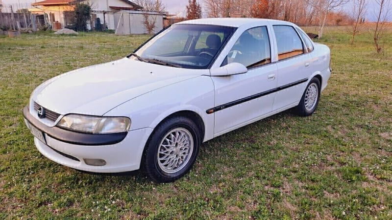 Opel Vectra 1.8i 16V cat 5 porte CD