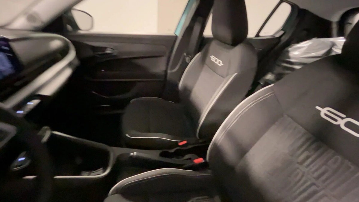 Fiat 600 1.2 hybrid 110cv auto (12)
