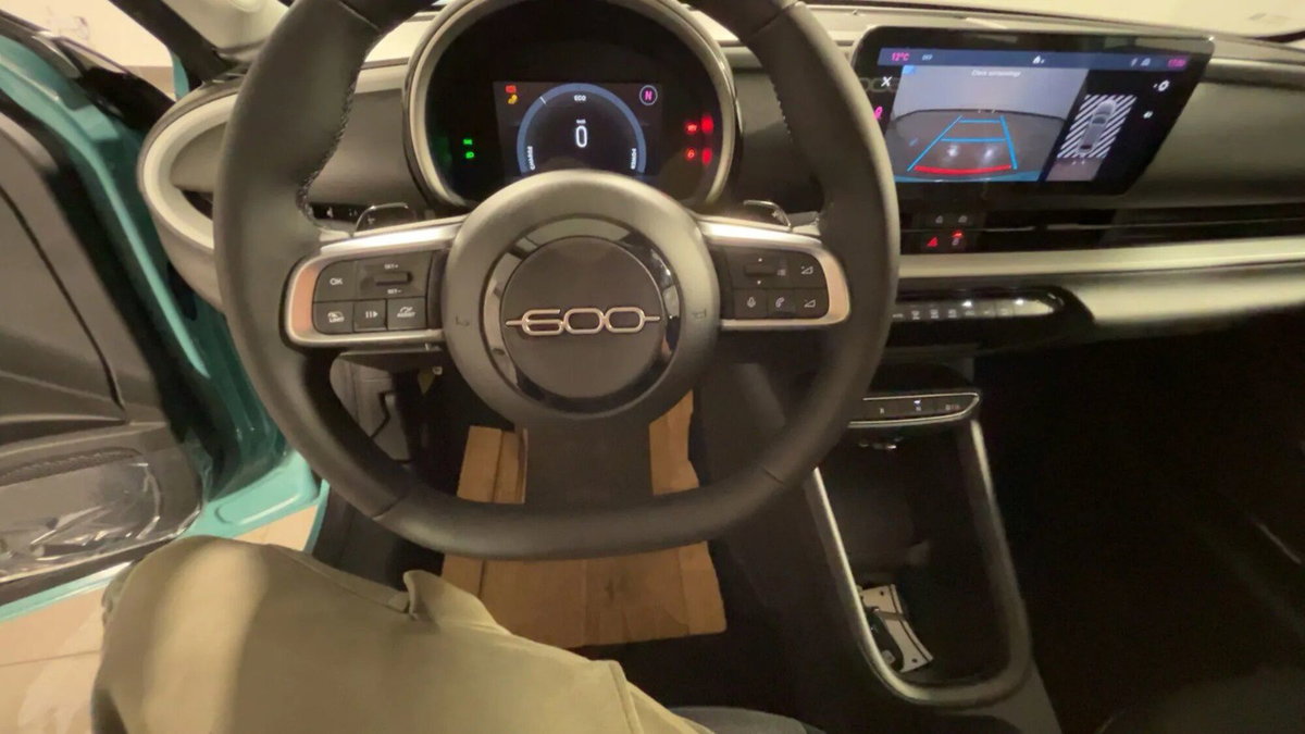 Fiat 600 1.2 hybrid 110cv auto (16)