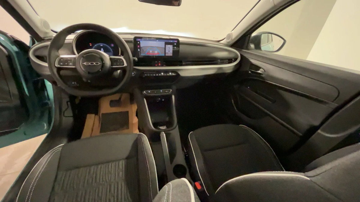 Fiat 600 1.2 hybrid 110cv auto (9)
