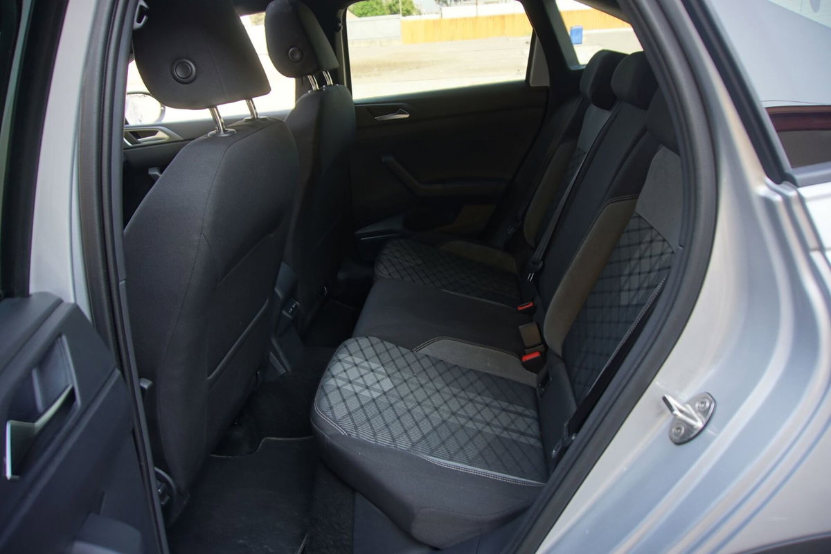 Volkswagen Taigo 1.0 TSI 110 CV DSG R-Line (10)