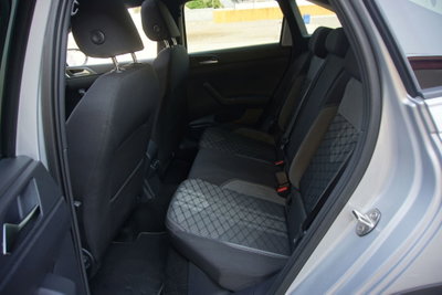 Volkswagen Taigo 1.0 TSI 110 CV DSG R-Line (10)