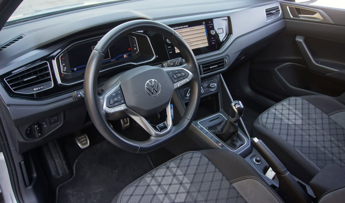 Volkswagen Taigo 1.0 TSI 110 CV DSG R-Line (6)