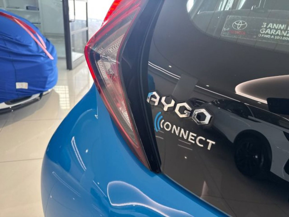Toyota Aygo Connect 1.0 VVT-i 72 CV 5 porte x-cool (10)