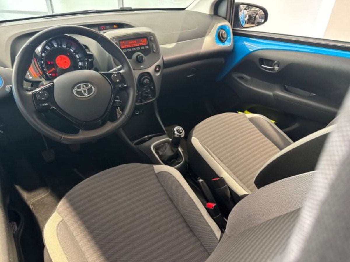Toyota Aygo Connect 1.0 VVT-i 72 CV 5 porte x-cool (12)