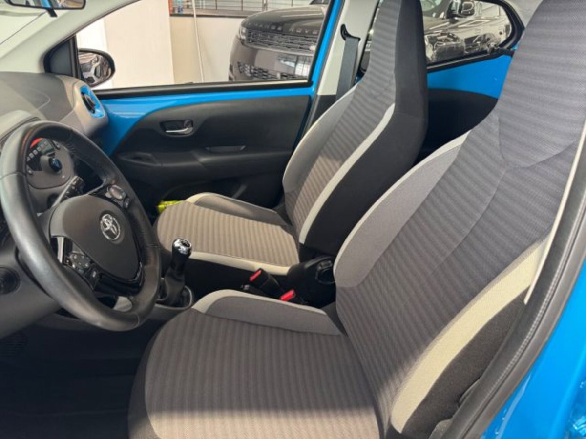 Toyota Aygo Connect 1.0 VVT-i 72 CV 5 porte x-cool (13)