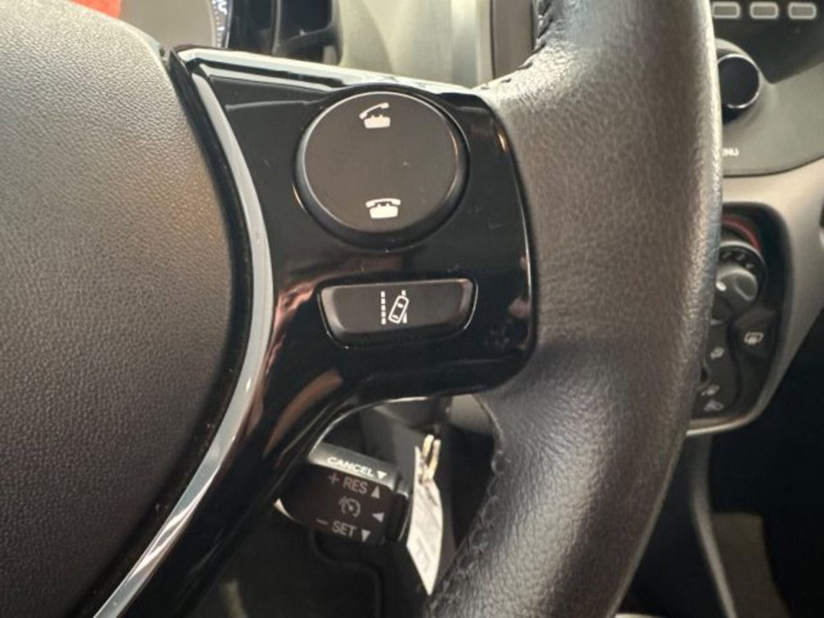 Toyota Aygo Connect 1.0 VVT-i 72 CV 5 porte x-cool (16)