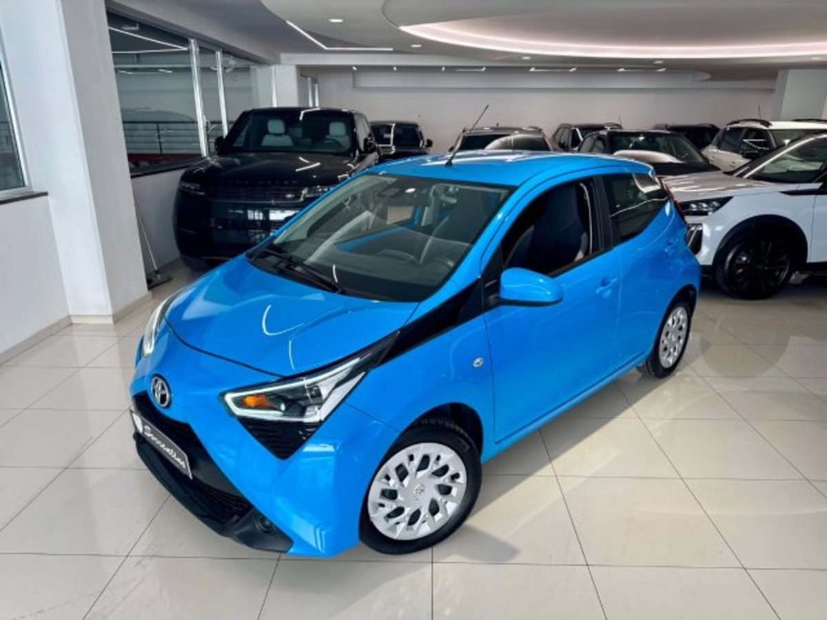 Toyota Aygo Connect 1.0 VVT-i 72 CV 5 porte x-cool (3)