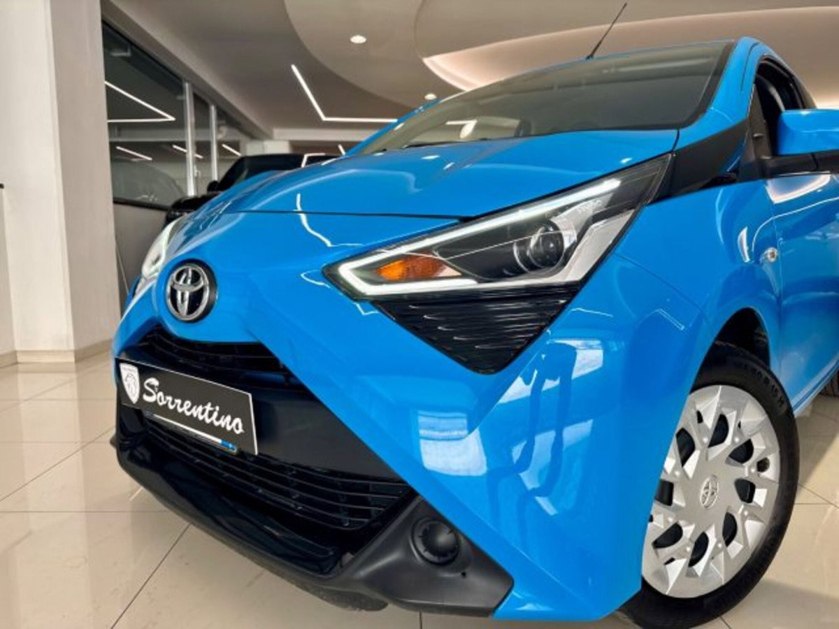 Toyota Aygo Connect 1.0 VVT-i 72 CV 5 porte x-cool (4)