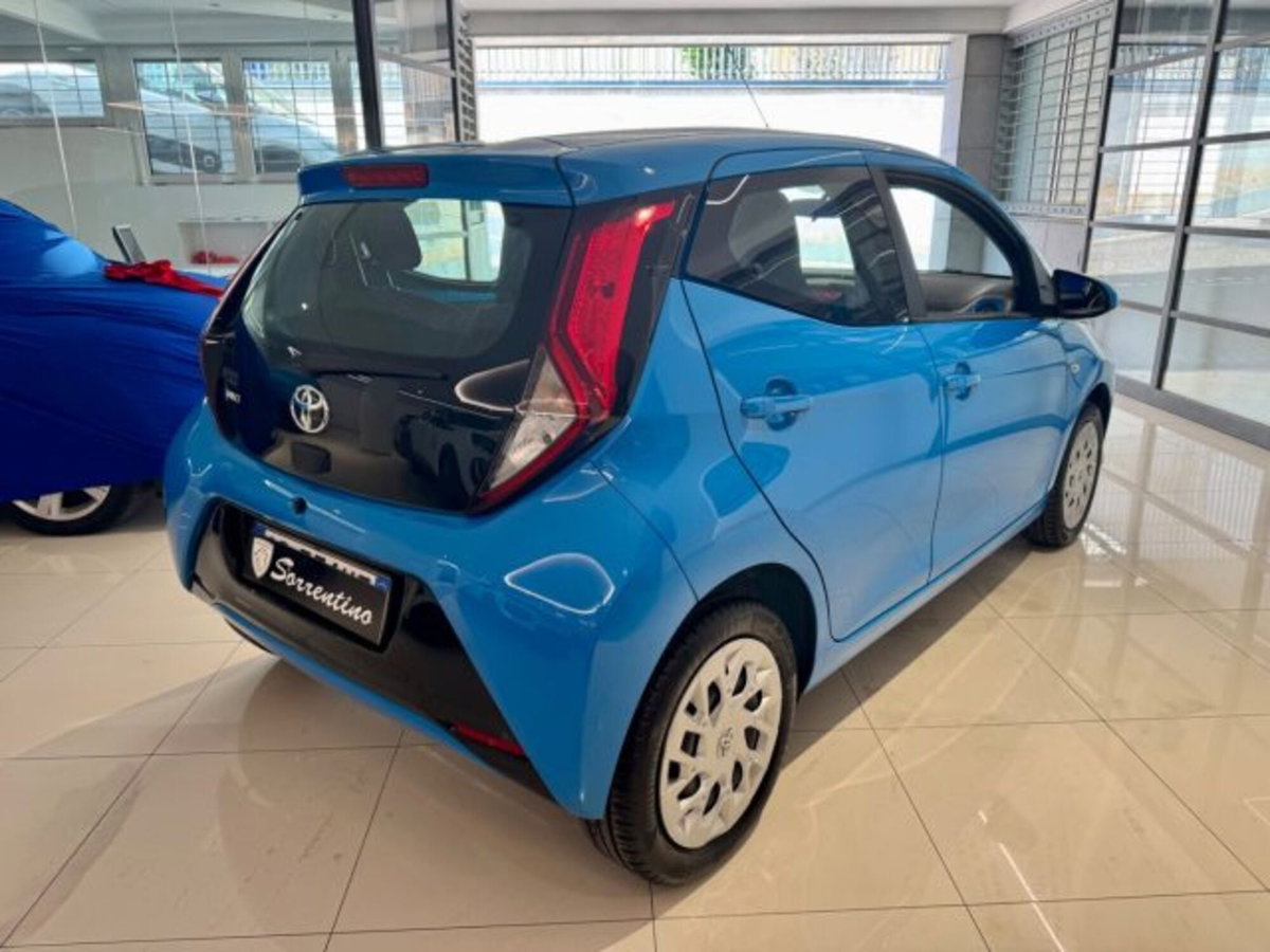 Toyota Aygo Connect 1.0 VVT-i 72 CV 5 porte x-cool (9)