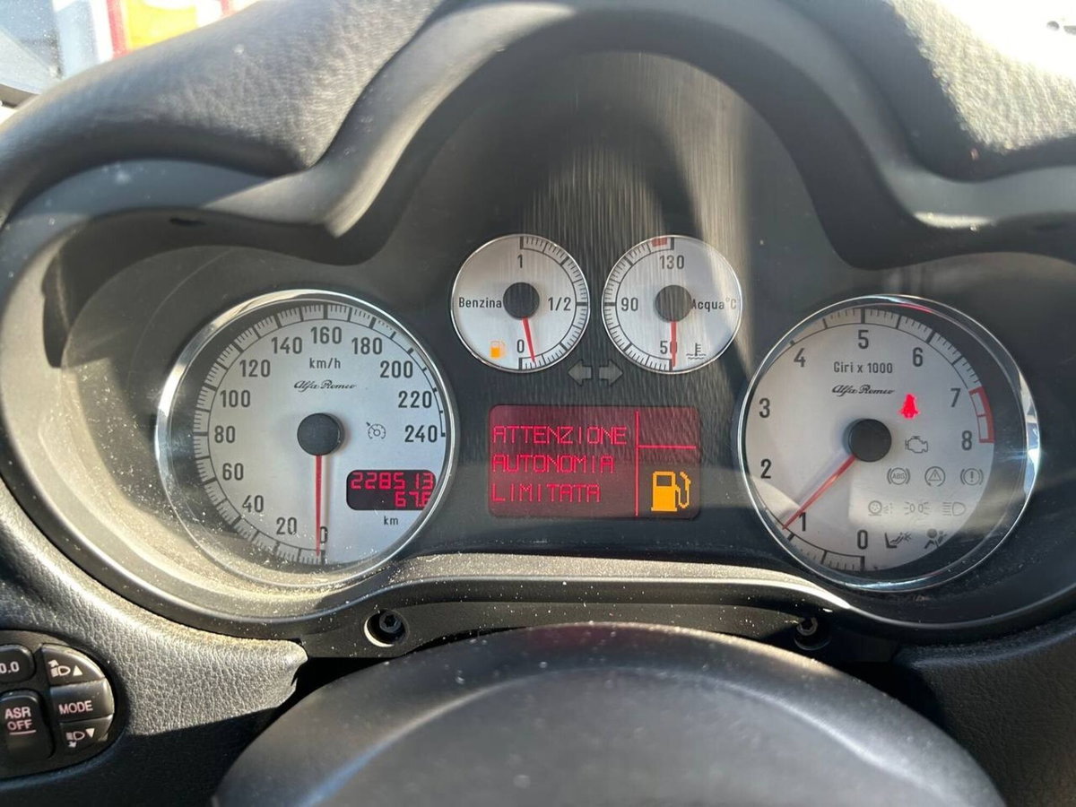 Alfa Romeo 147 1.6 16V TS (105) 5 porte Black Line (11)